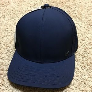 - Melin Hydro MFlex Navy Blue Mens fitted hat 58 cm new NWT